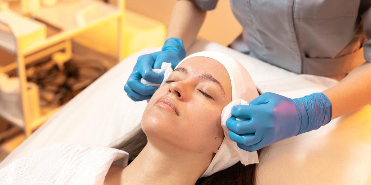 أسرار البشرة المثالية في عيادات دبي للهيدرا فيشل