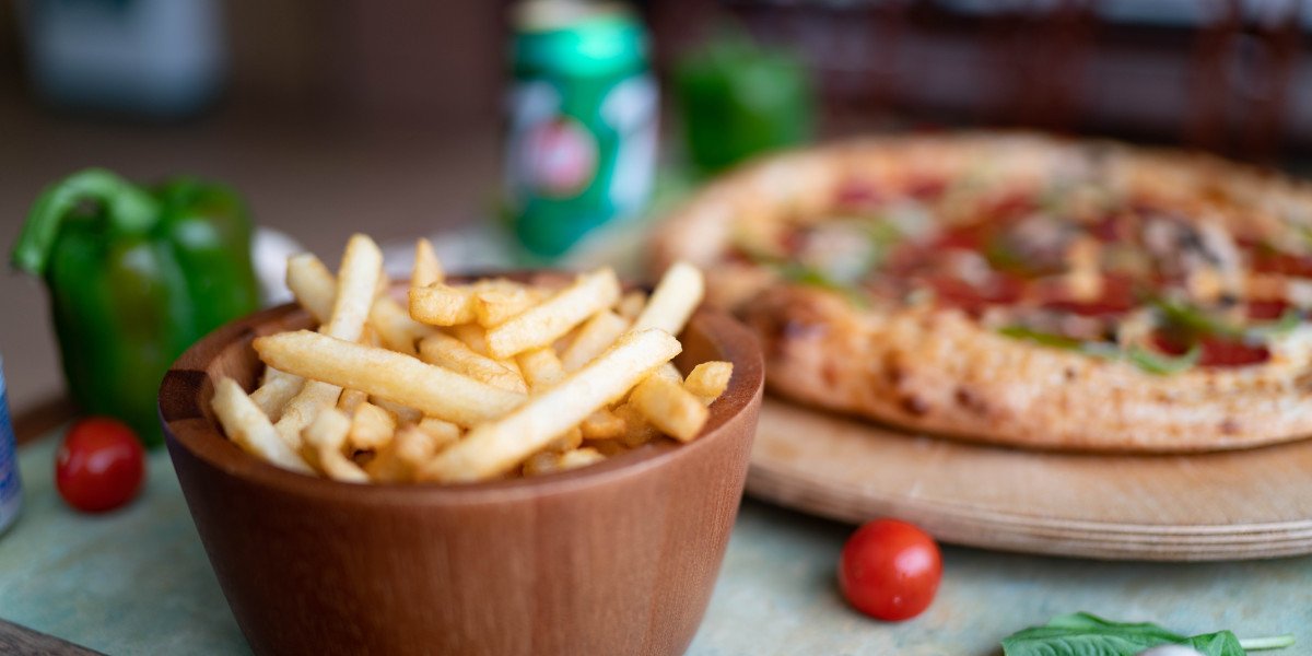 Enjoy a Delicious Combo Pizza et Ailes de Poulet
