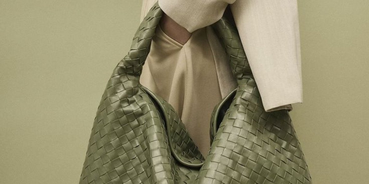 Bottega Veneta Wallets: Styles, Materials and Features